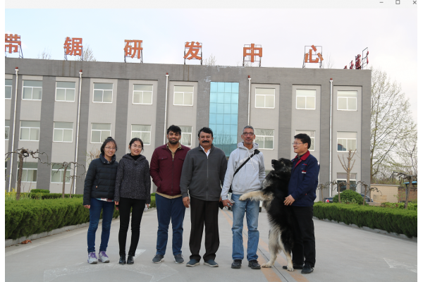 印度加爾各答客商來金鋒鋸業(yè)考察數(shù)控帶鋸床